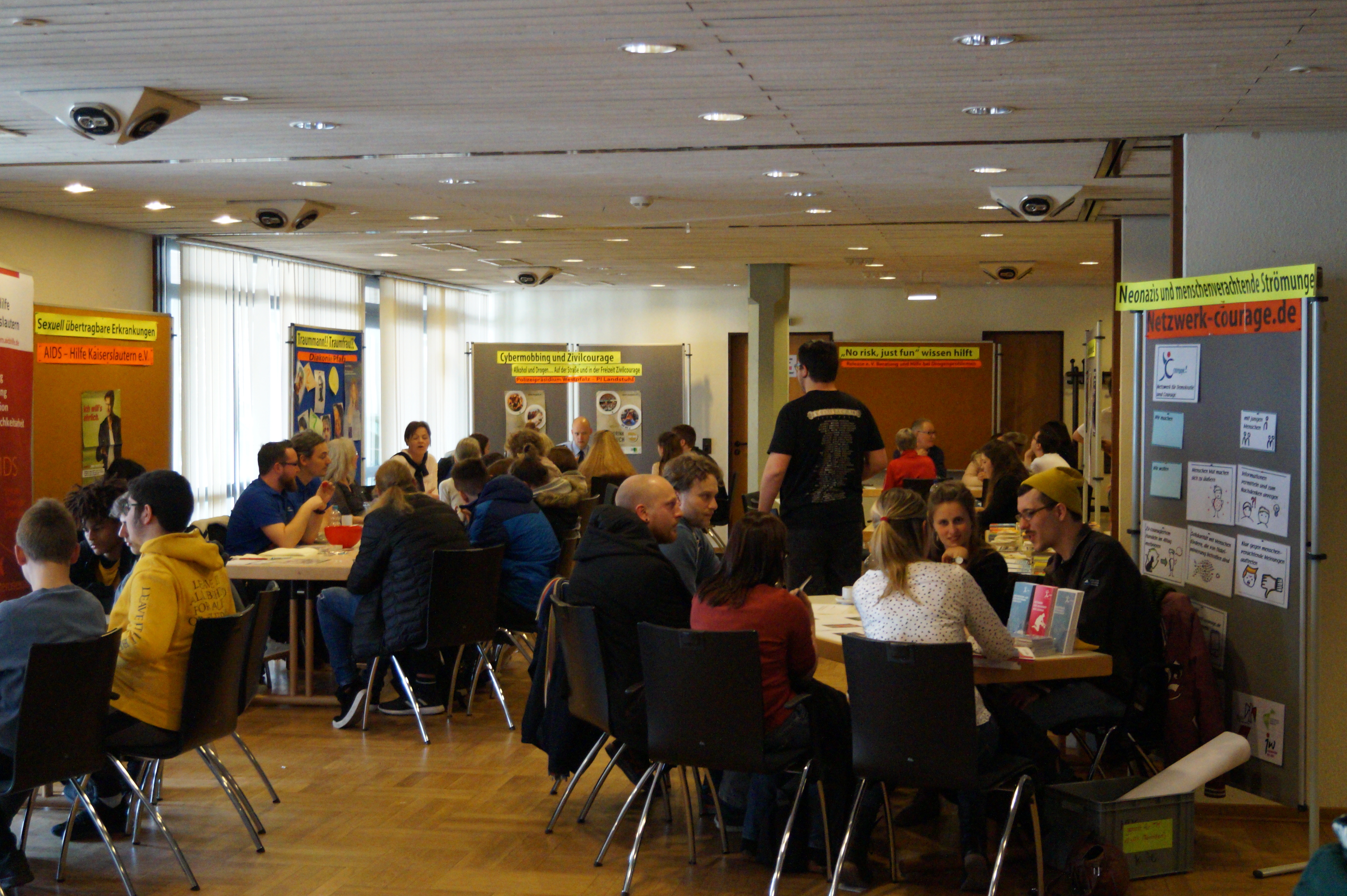 An zwölf Stationen wurde im CCR rege diskutiert Foto: Subal