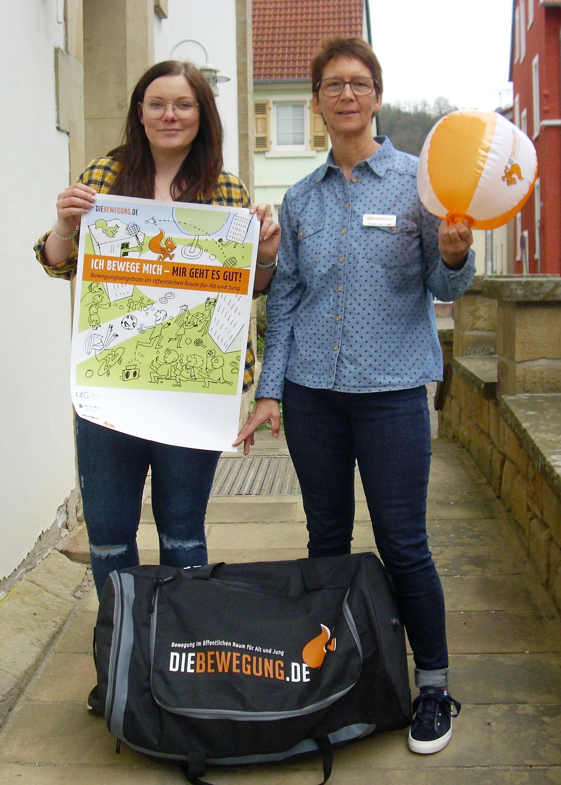 Die beiden Mitarbeiterinnen der Sozialstation, Claudia Rheinheimer und Michelle Nagel, haben sich zu Bewegungsbegleiterinnen ausbilden lassen. Foto: Sozialstation