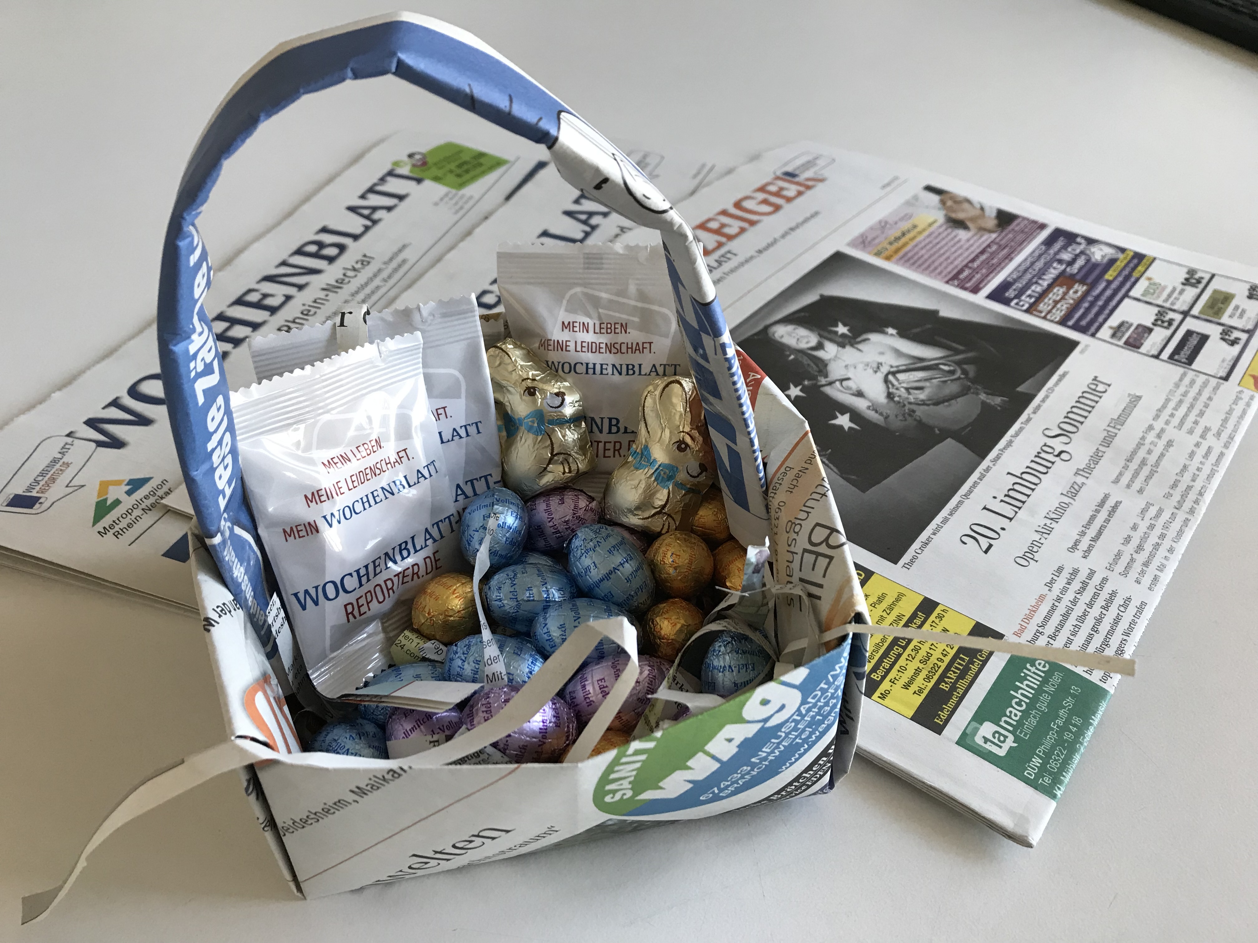 Aus Wochenblättern lassen sich leicht kleine Osternester basteln. Wir wünschen Ihnen frohe Feiertage!