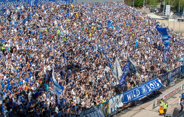 Fans | Foto: wow.pics.ka