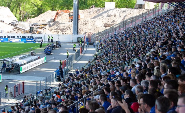 Haupttribüne | Foto: wow.pics.ka