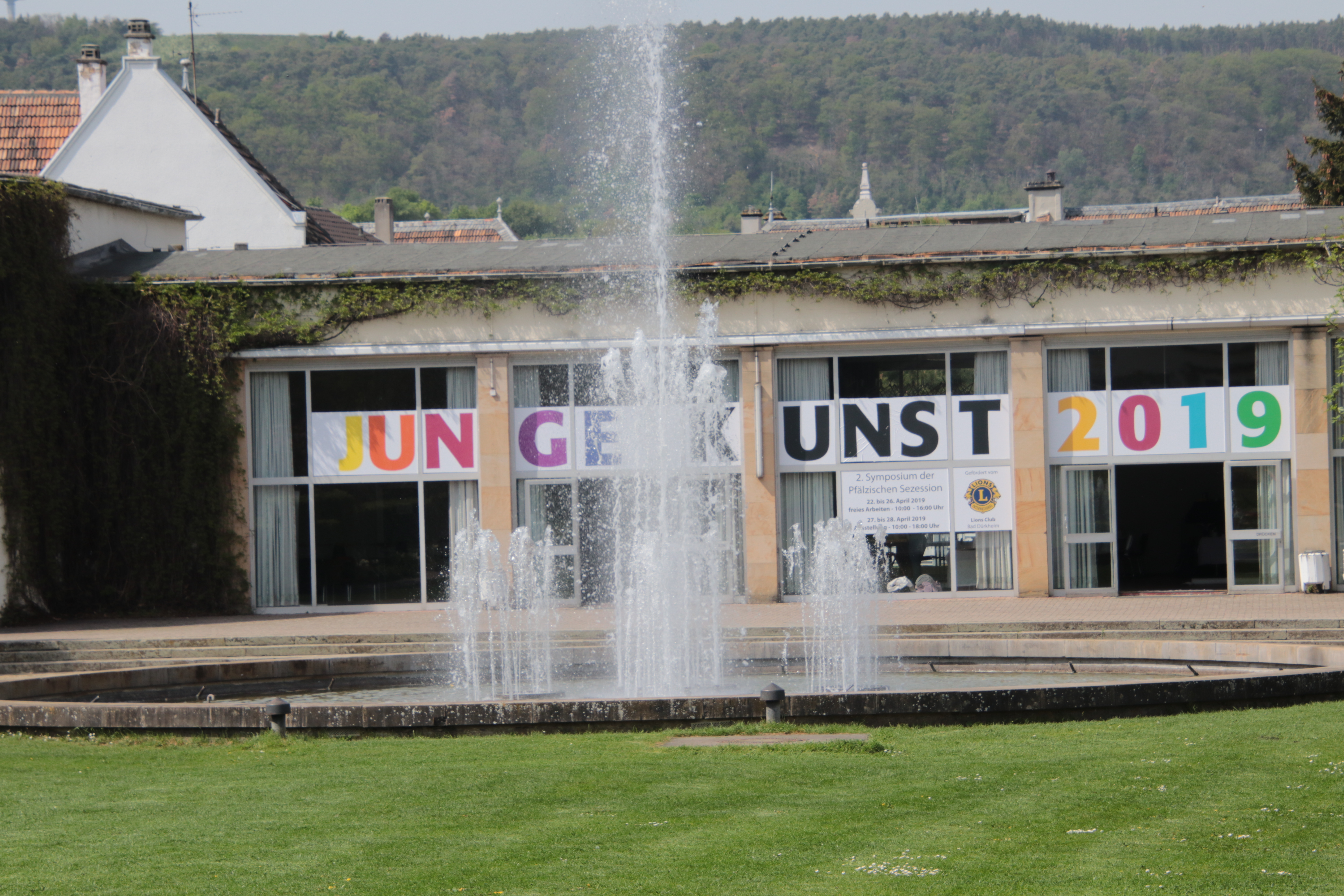 Die Brunnenhalle in Bad Dürkheim wird bei „Junge Kunst 2019“ zum Atelier für junge KünstlerInnen.