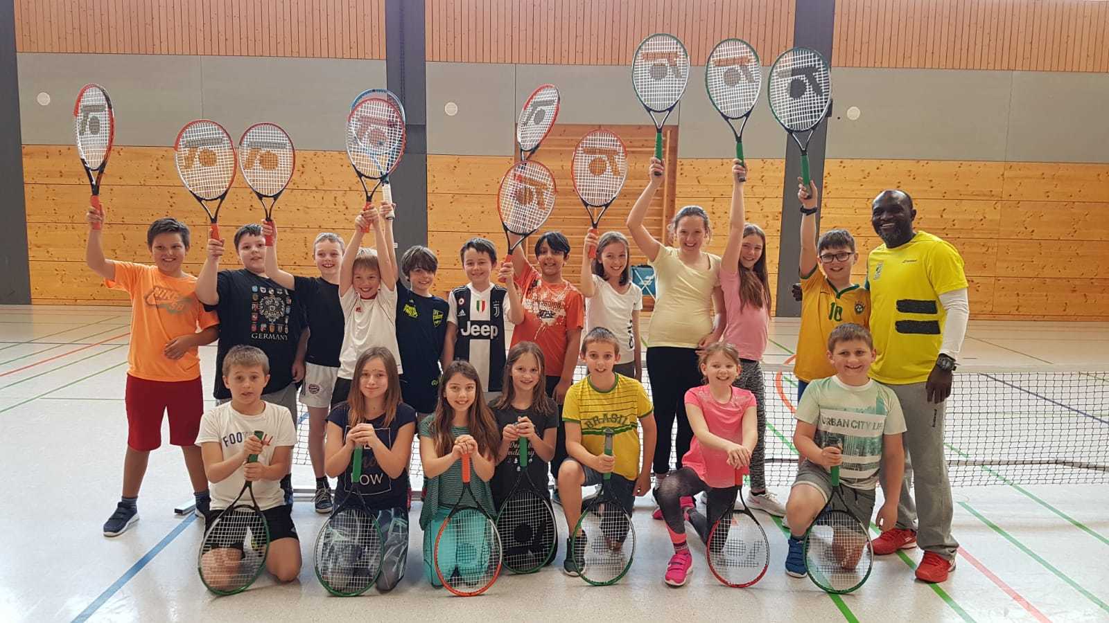 Jede Menge Spaß hatten die Kinder beim Tennistraining Foto: PS