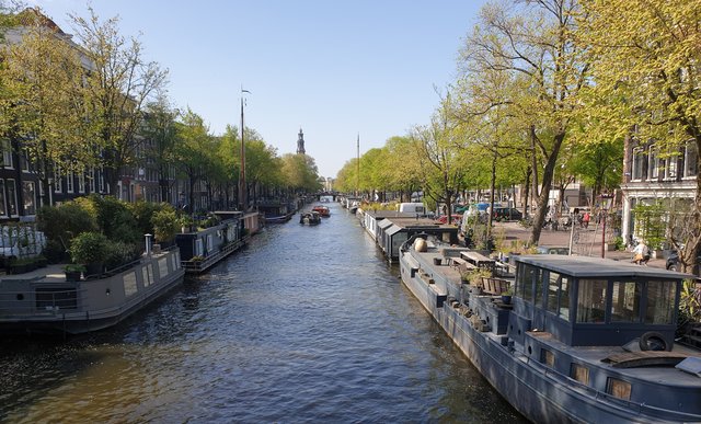Viele alte Schiffe und Kähne dienen als erschwingliche Wohnungen  in allerbester City-Lage. | Foto: Harald Schönig 