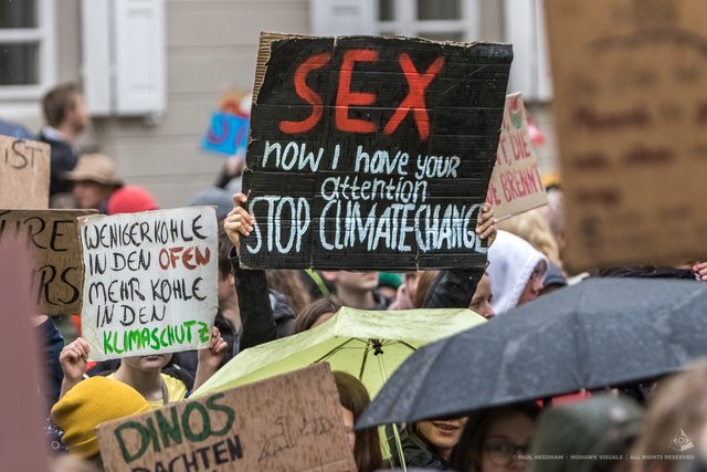  Rund 2.000 Karlsruher Jugendliche haben am Freitag, 26. April, im Rahmen der Aktion "Fridays For Future" wieder für den Klimaschutz demonstriert. | Foto: Paul Needham