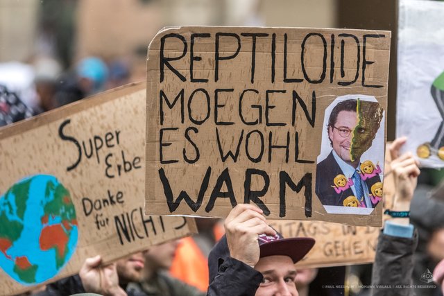  Rund 2.000 Karlsruher Jugendliche haben am Freitag, 26. April, im Rahmen der Aktion "Fridays For Future" wieder für den Klimaschutz demonstriert. | Foto: Paul Needham