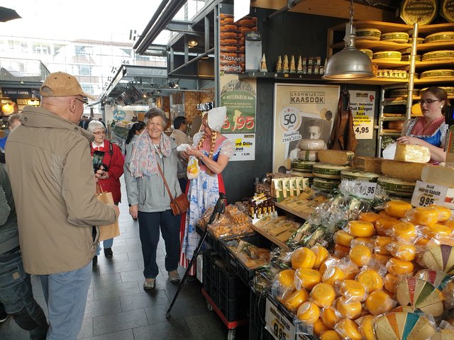 Die Markthalle in Rotterdam lässt keine kulinarischen Wünsche offen. | Foto: Harald Schönig 