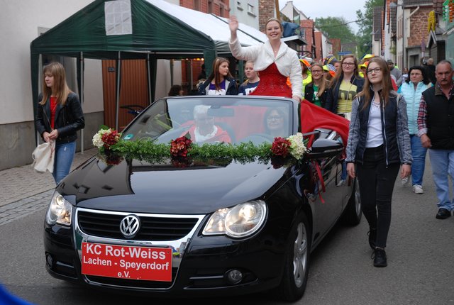 Ganz nobel im schicken Cabrio: Karnevalsprinzessin vom KC Rot Weiss, Meike I. | Foto: Pacher