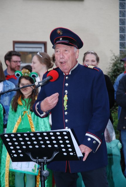 Kerwebüttel Hermann Lagas nahm das Dorfgeschehen auf die Schippe. | Foto: Pacher