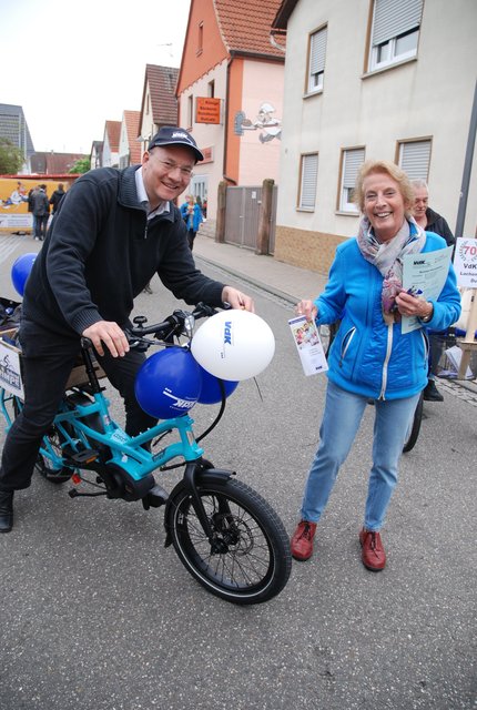 Sportlich unterwegs: Dr. Andreas Böhringer und Hildrun Siegrist vom VdK, der heuer sein 70-jähriges Jubiläum feiert. | Foto: Pacher