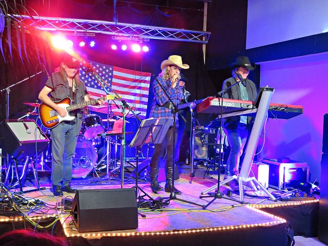 Tracy Plester als Gastsängerin