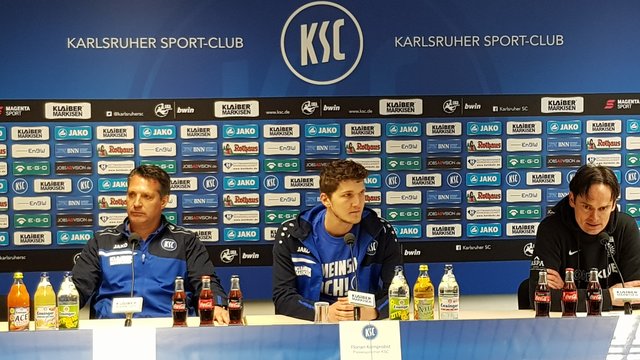 Pressekonferenz nach dem Spiel (v.l.) Alois Schwartz, Pressesprecher Florian Kornprobst und Florian Schnorrenberg stellen sich den Fragen | Foto: jow