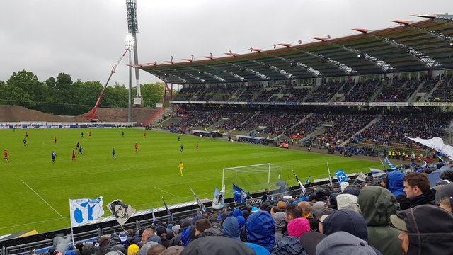 Heimspiel, verfolgt auf der N-Tribüne: ein Erlebnis | Foto: jow