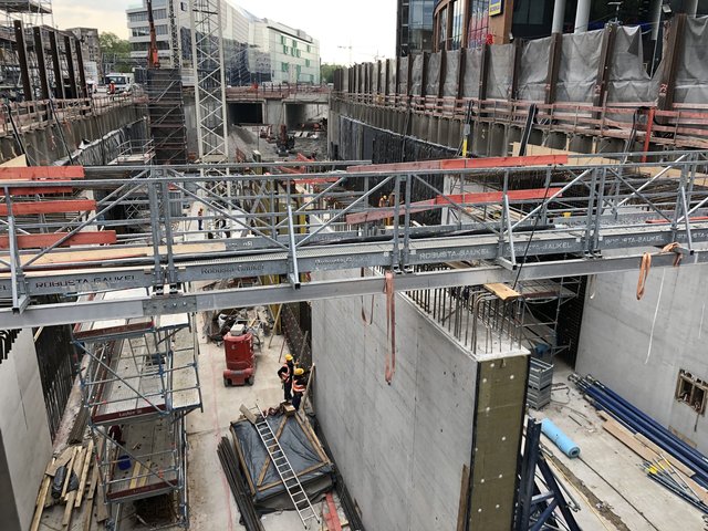 Wand für Wand: Östlich vom Mendelssohnplatz entsteht ein weiterer Abschnitt Autotunnel in Richtung des schon gebauten Abschnitts.  | Foto: Kasig
