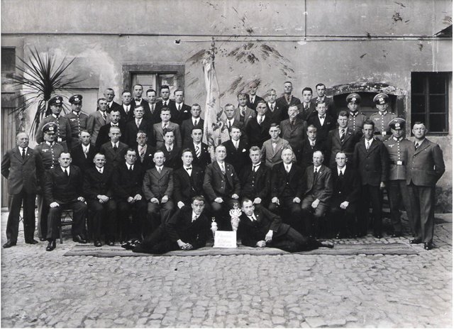 Auch das Jahr 1938 wurde in Fotos festgehalten: Der Männerchor. | Foto: Repro Heiter