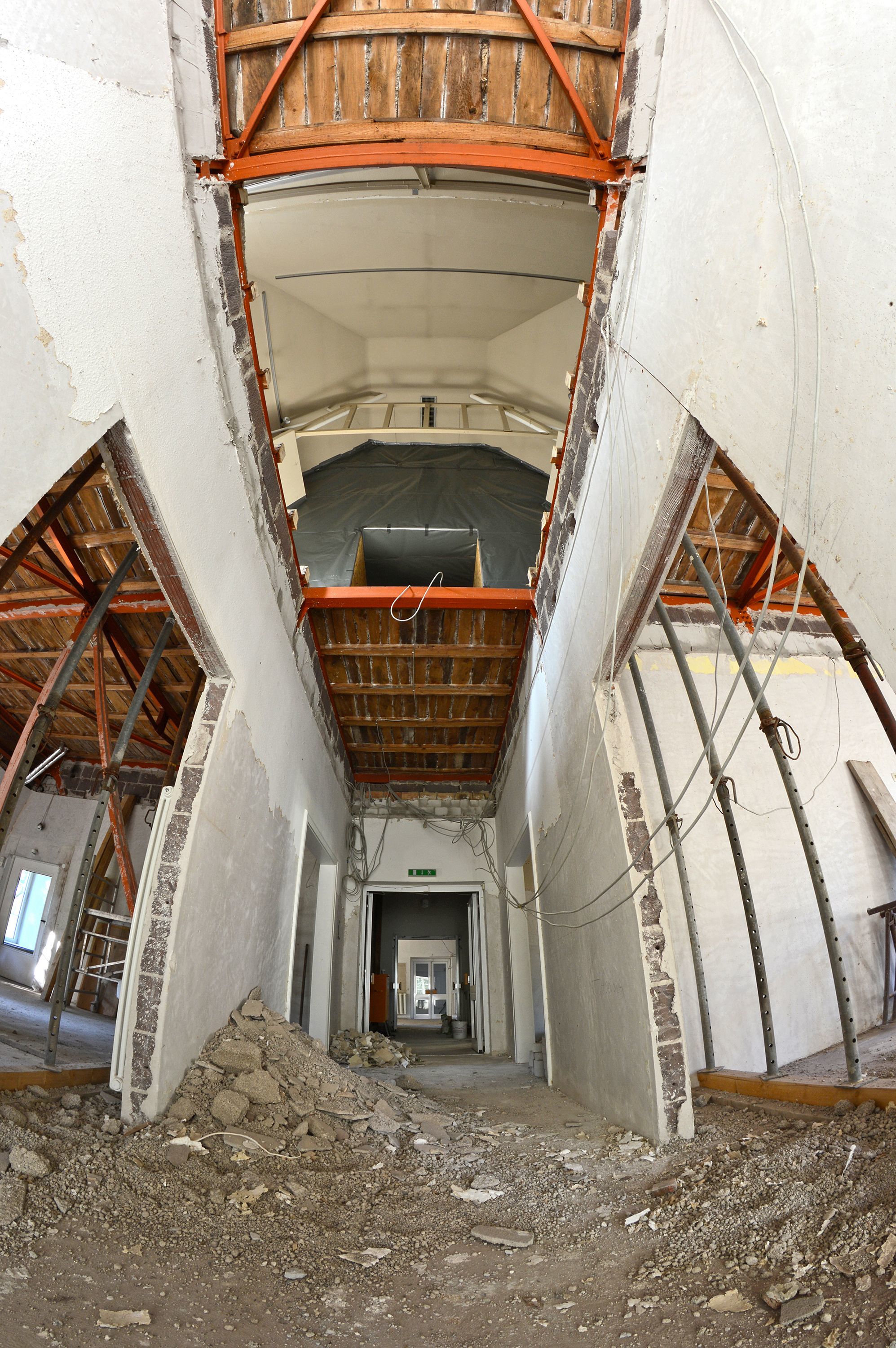 „Ganz am Anfang – Die Baustelle im August 2016“.