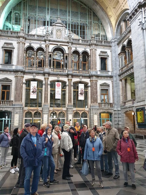Groß war das allgemeine Staunen angesichts der architektonischen Pracht des Bahnhofs von Antwerpen, der ohne Zweifel zu den schönsten der Welt zählt. | Foto: Harald Schönig