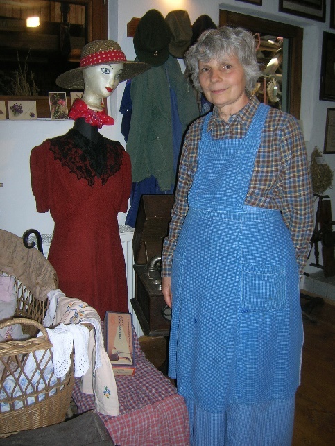 Hildegard Müller in ihrem Ausstellungsraum.