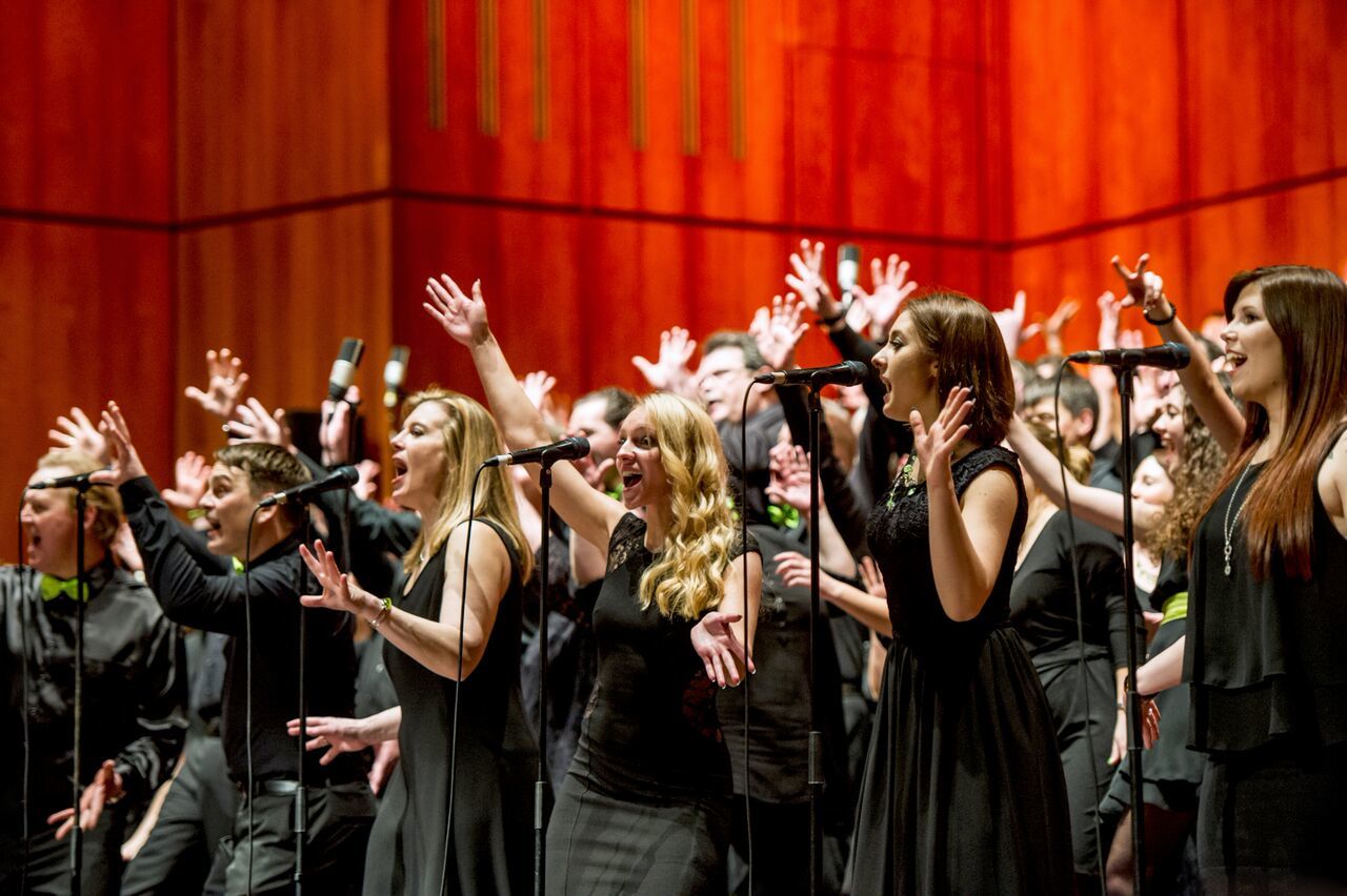Nach mehreren Proben kommt es zum großen Konzert am Mannheimer Rosengarten. Foto: Silas Edwin