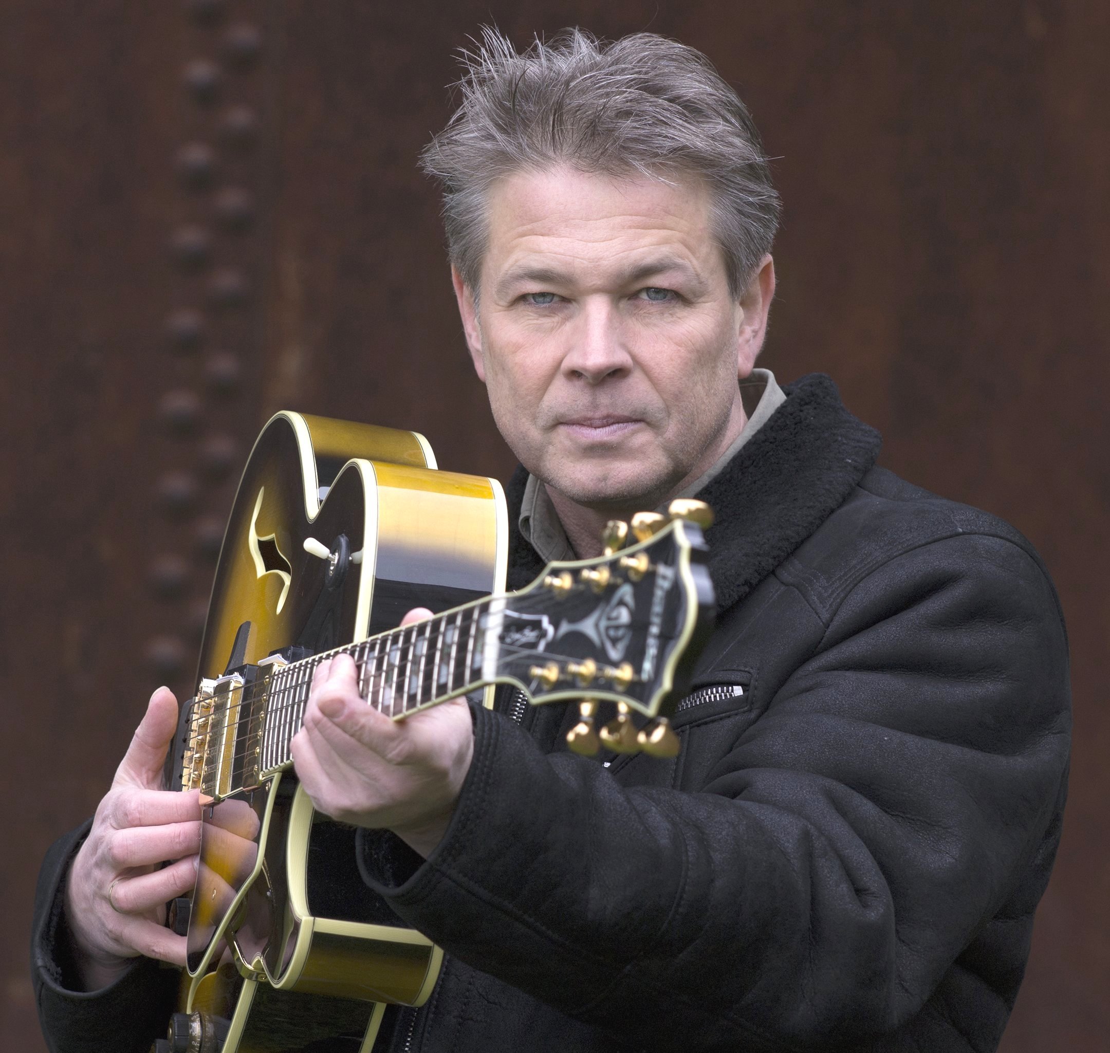 Gitarrist Ro Gebhardt gastiert am 17. Mai im Vinninger Kulturzentrum „Alte Kirche“. Foto: ps