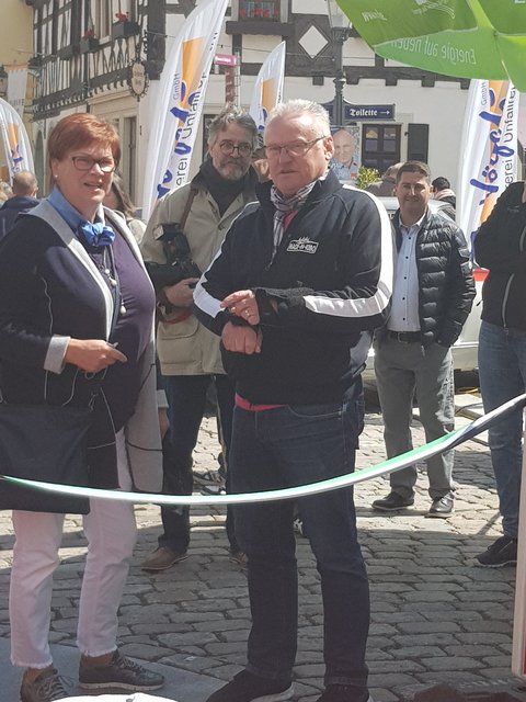 Vorbereitungen zum Rennen. Die Schutzkleidung stimmt. | Foto: Claudia Bardon