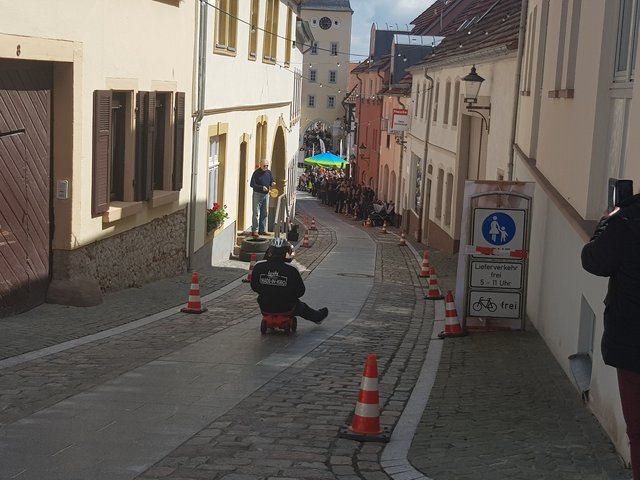 Bürgermeister Klaus Hartmüller eröffnete die Strecke | Foto: Claudia Bardon