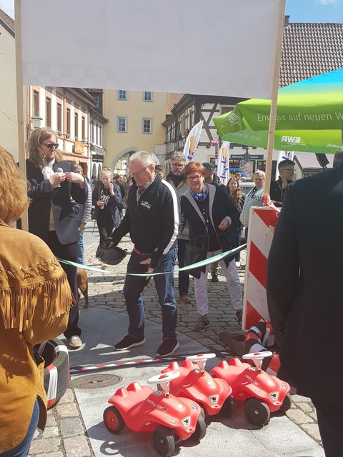 Knie- und Armschutz dürfen auch bei Klaus Hartmüller nicht fehlen | Foto: Claudia Bardon