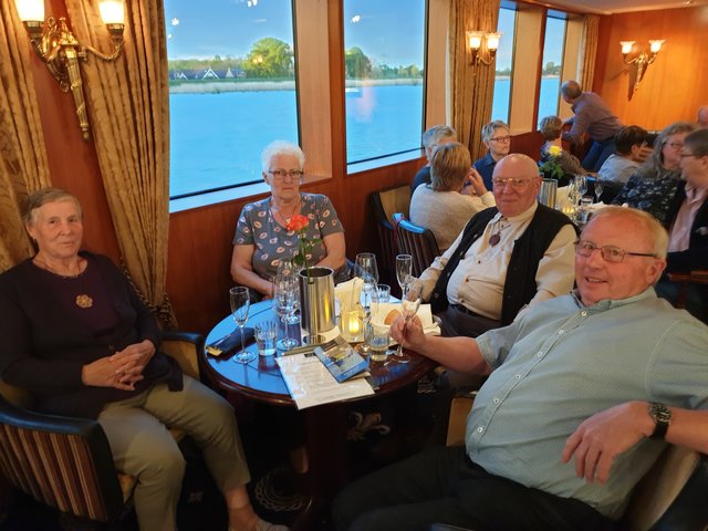 Weinprobe vom Weinkontor Edenkoben. | Foto: Harald Schönig 