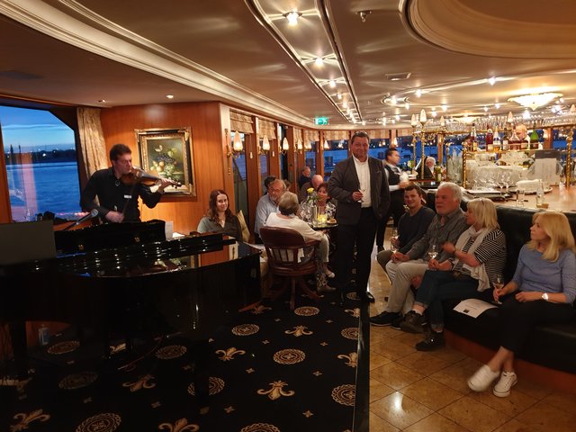 Weinprobe vom Weinkontor Edenkoben. | Foto: Harald Schönig 