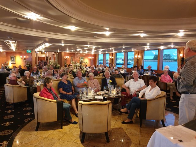 Weinprobe vom Weinkontor Edenkoben. | Foto: Harald Schönig 