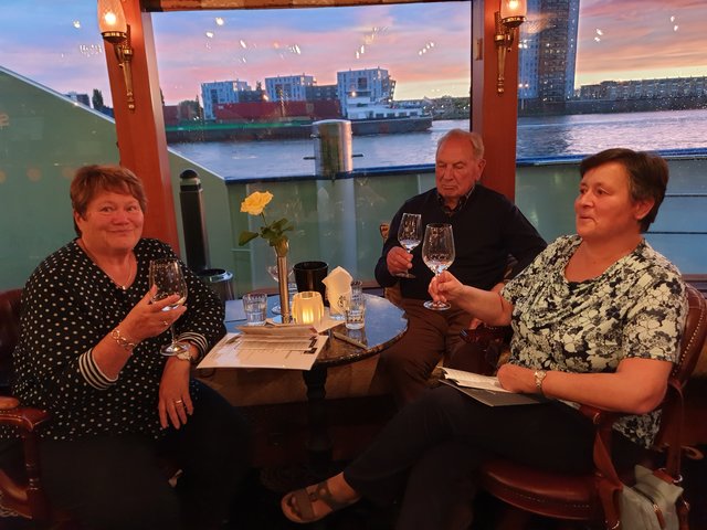 Weinprobe vom Weinkontor Edenkoben. | Foto: Harald Schönig 