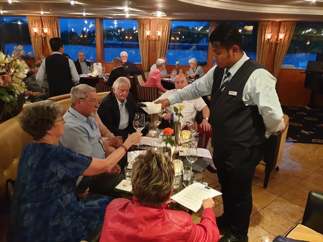 Weinprobe vom Weinkontor Edenkoben. | Foto: Harald Schönig 