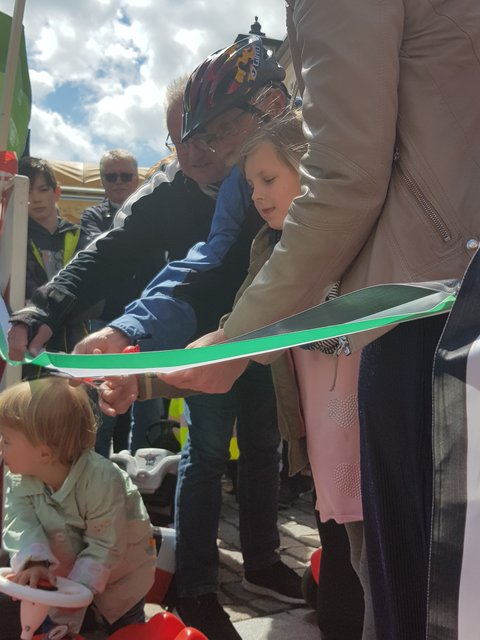 Die offizielle Eröffnung der barrierefreien Innenstadt durch Bürgermeister Klaus Hartmüller | Foto: Claudia Bardon