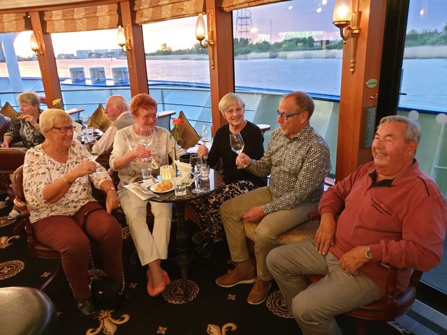 Weinprobe vom Weinkontor Edenkoben. | Foto: Harald Schönig 