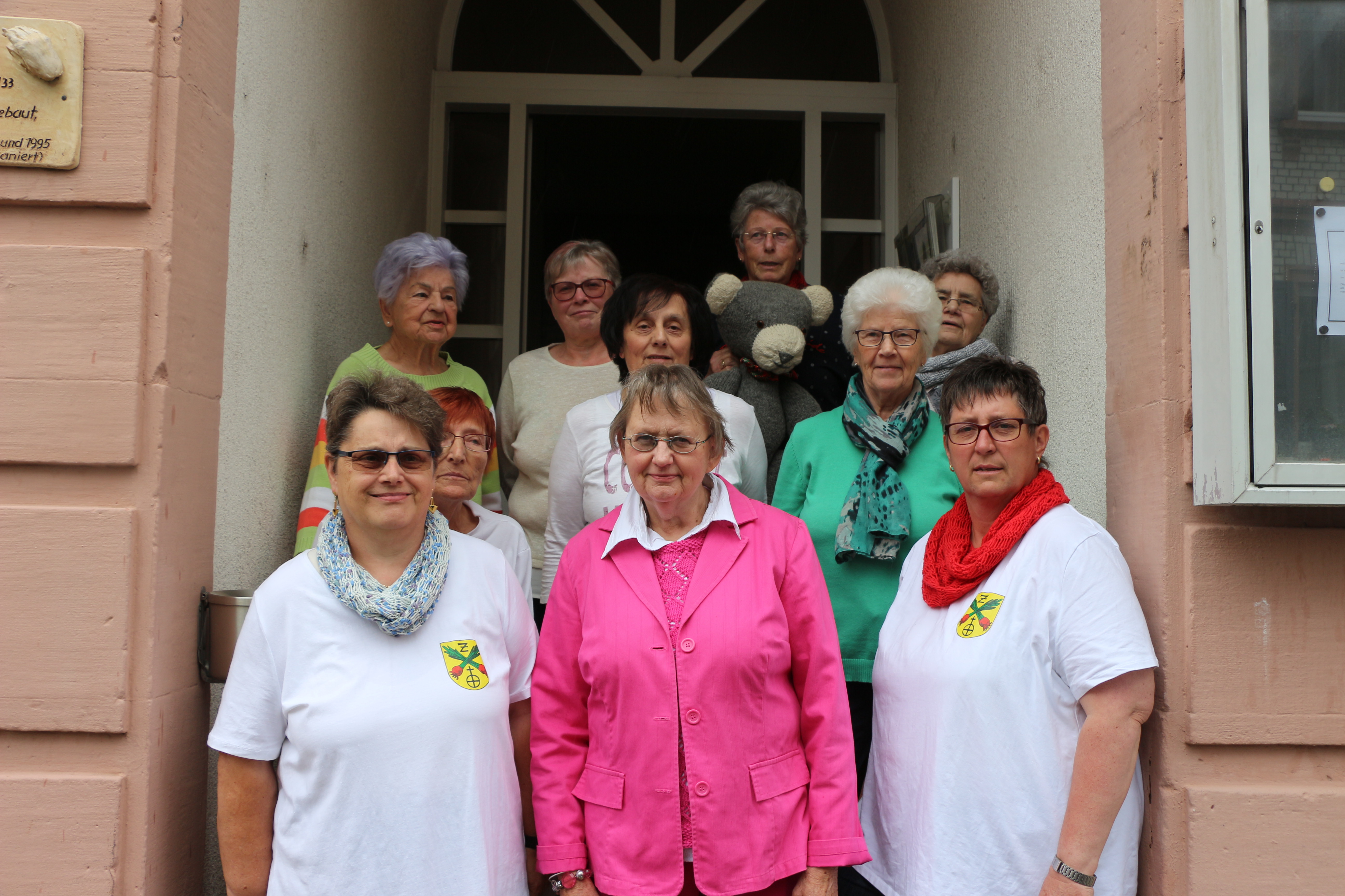 Die Zäskämer Strickschlotten treffen sich immer mittwochs im Rathaus in Zeiskam zum Stricken.