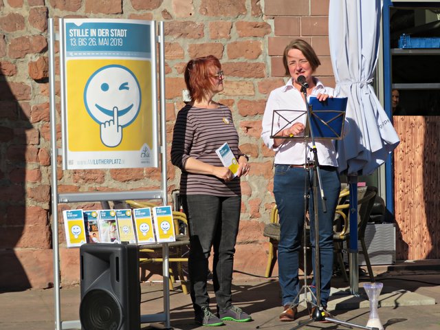 Begrüßung durch die beiden Organisatorinnen | Foto: Brigitte Melder