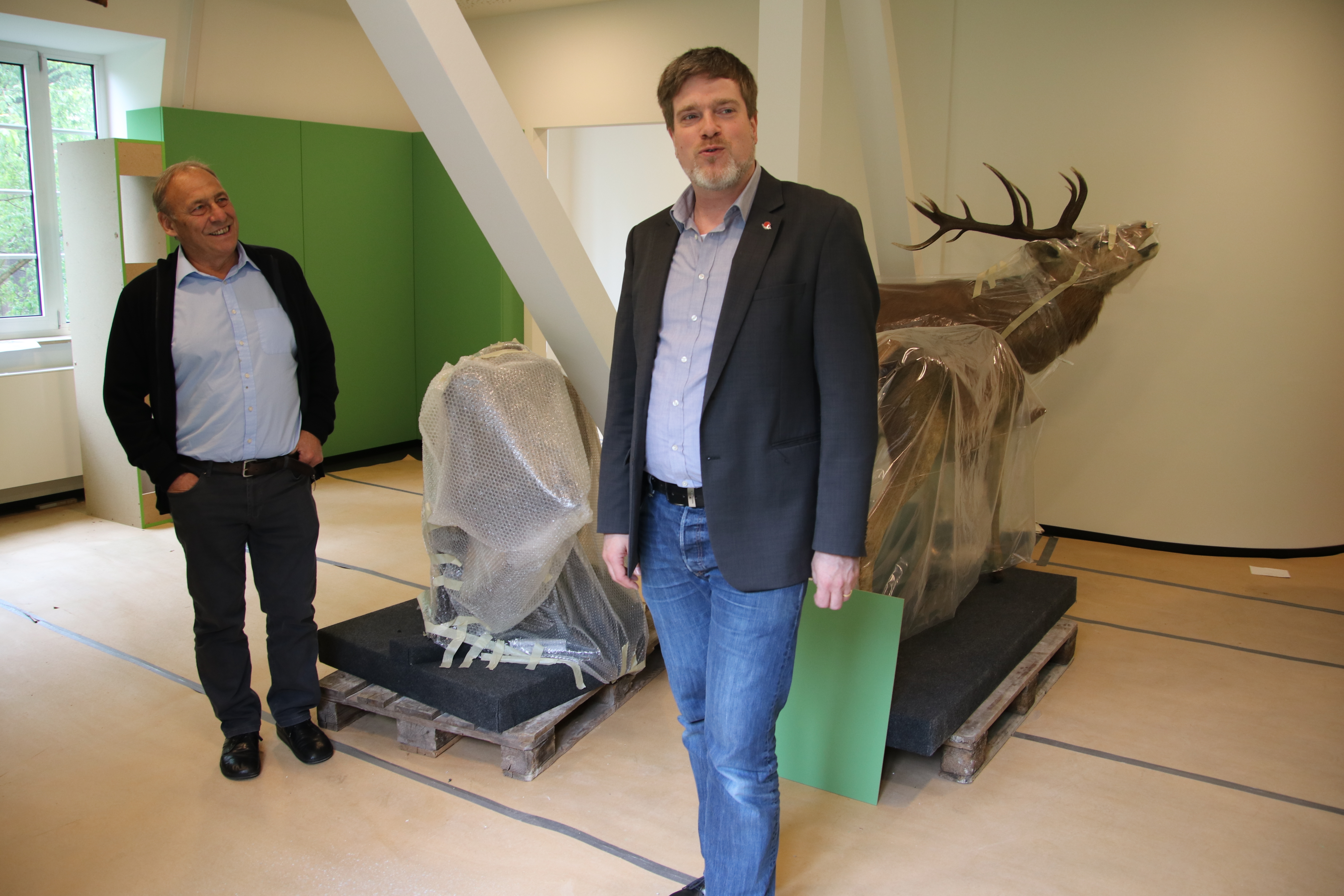 Zweckverbandvorsitzender Wolfgang Lutz (links) und Museumsdirektor Dr. Frank Wieland zeigten den Fortschritt der Umbaumaßnahme für die neue Dauerausstellung.