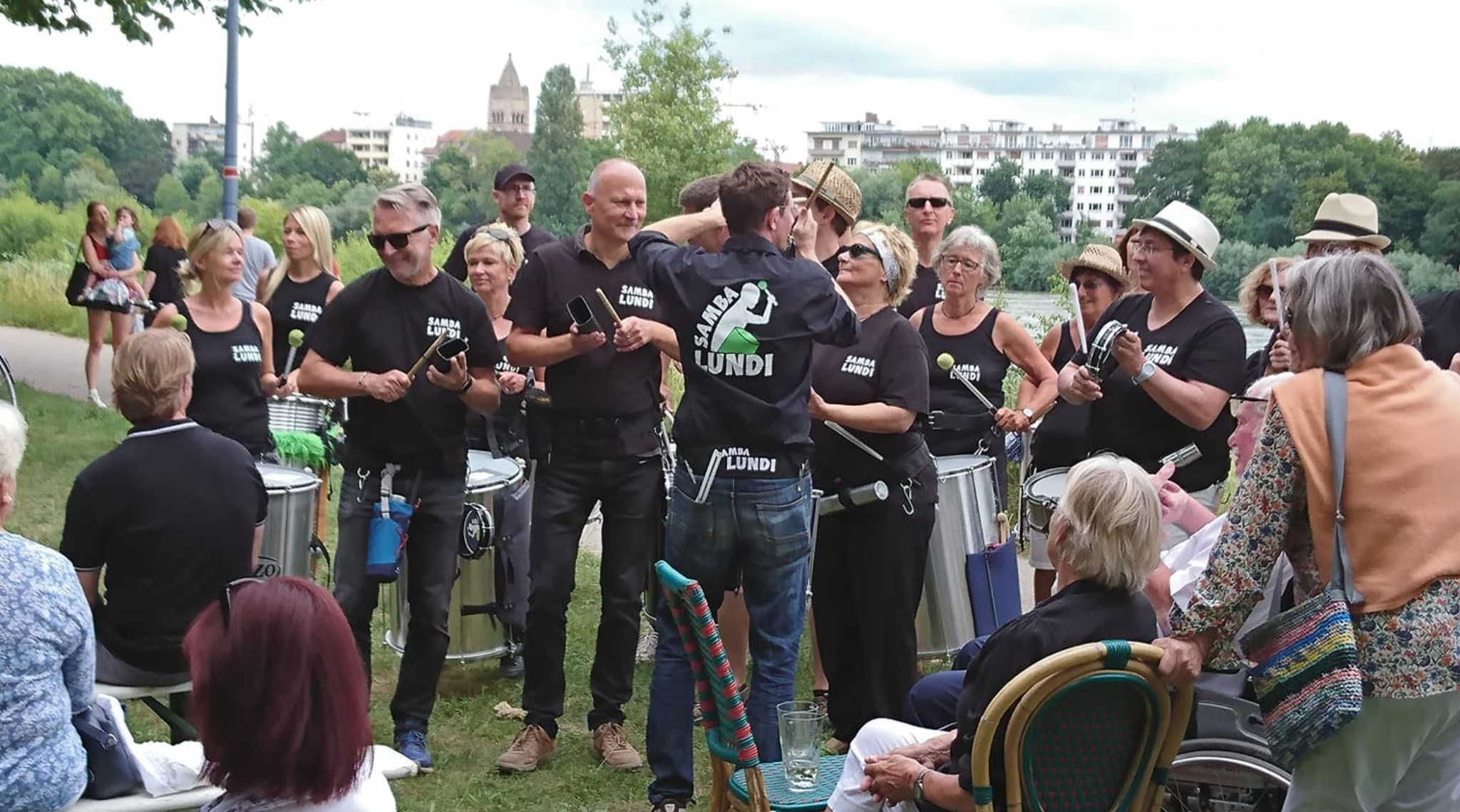 Über den Rhein trommeln beim Promenadenfest am Sonntag, 19. Mai 2019, die Ludwigshafener Combo Samba Lundi und Taiko aus Heidelberg.