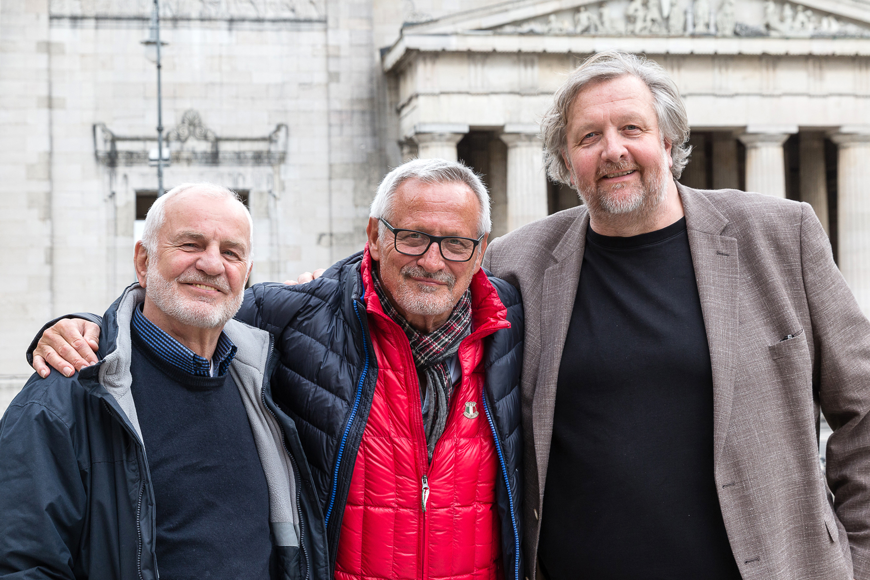 Drei für Günther Weisenborn (v.l.n.r.): Christian Weisenborn (Film), Konstantin Wecker (Musik) und Carsten Ramm (Regie)
