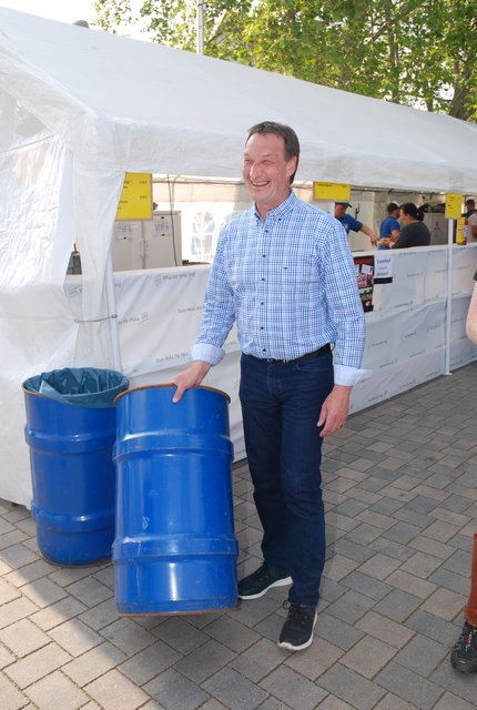 Ist sich für keine Arbeit zu schade: Organisations-Chef Gunther Metz. | Foto: Pacher