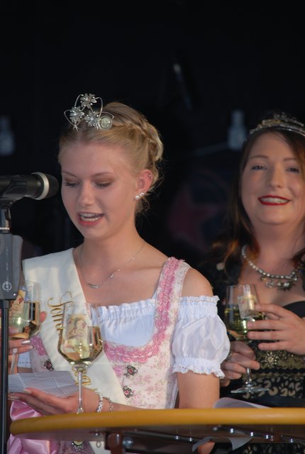 Sommertagsprinzessin Eileen Muskat und die Pfälzische Weinprinzessin Christina Schött. | Foto: Pacher
