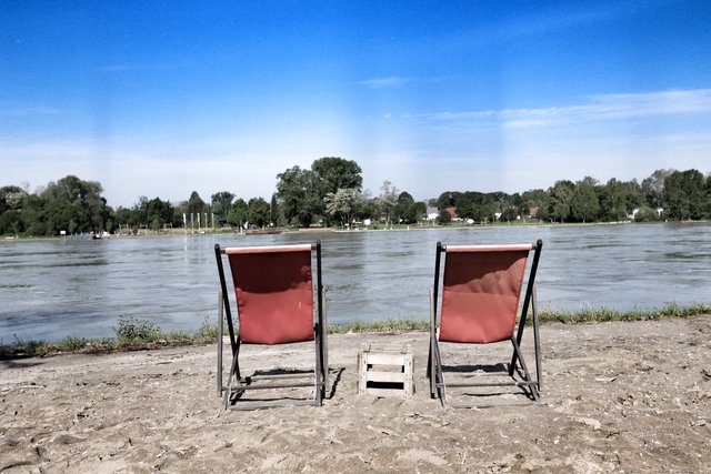 Der Rhein trennt die Nachbarn Philippsburg und Germersheim. | Foto: Bauer