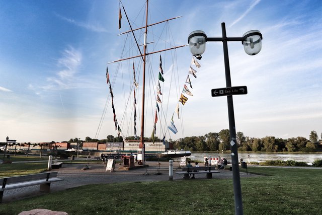 Flaggenmast vorm Brückenhaus | Foto: Bauer