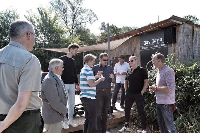 Redakteurin Gabriele Danco bespricht noch rasch ein paar Details mit Moderator Jens Hübschen. | Foto: Bauer