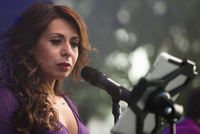 Elena von den Schlagerpiraten auf der Feuerio-Bühne.  | Foto: Gaier