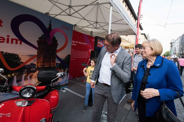 Schwelgen in Jugenderinnerungen.  | Foto: Gaier