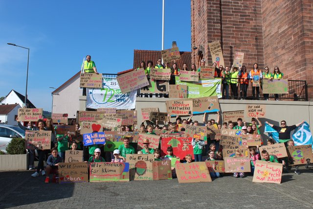 Kinder, Jugendliche und Gruppenleiter der KjG Bruchmühlbach/Vogelbach  Foto: KjG Bruchmühlbach/Vogelbach 
