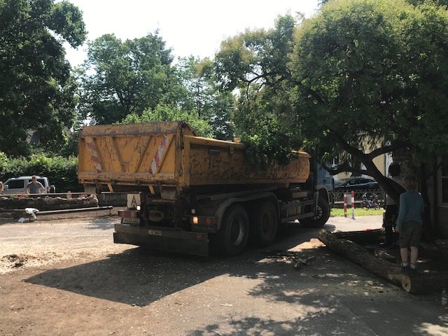 Millimeterarbeit bei der Schotteranlieferung