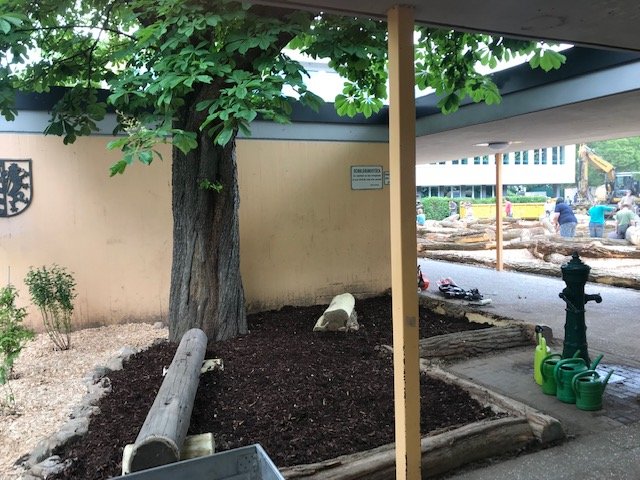 Neu gestalteter Seiteneingang