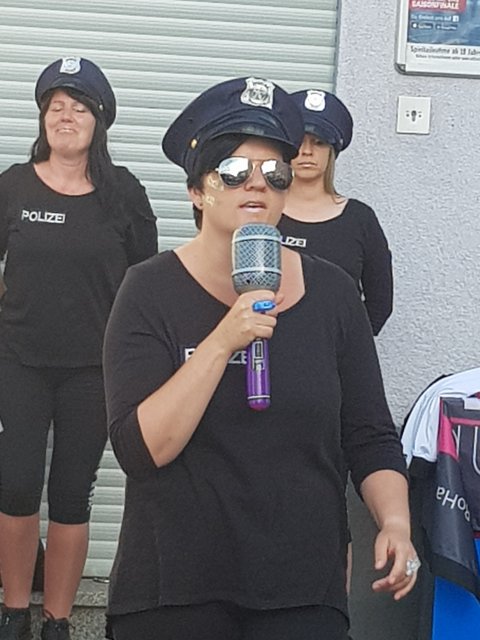 Die "ROK-Queens" mit ihrem Polizei-Tanz | Foto: Claudia Bardon
